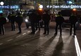 Covid, la polizia olandese usa gli idranti contro i manifestanti © ANSA