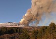 Etna: spettacolare eruzione, alta colonna fumo © ANSA