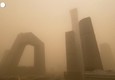 Pechino e' soffocata da un pericoloso smog giallo © ANSA