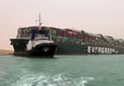 Il Canale di Suez bloccato da un'enorme nave portacontainer © ANSA