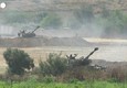L'artiglieria israeliana bombarda alcuni obiettivi a Gaza © ANSA