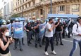 G20, Napoli: il corteo termina con gavettoni d'acqua contro la polizia © ANSA