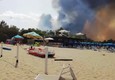 Incendi a Pescara, sgomberati gli stabilimenti balneari © ANSA