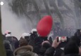 Scontri no vax a Bruxelles, la polizia usa lacrimogeni e idranti contro i manifestanti (ANSA)