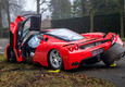 Ferrari Enzo, sbanda sul bagnato e sono danni milionari (ANSA)
