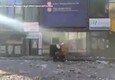 Ucraina, squarciato su un fianco palazzo colpito a Kiev: soccorsi ai feriti © ANSA