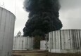 Ucraina, deposito petrolifero colpito dai bombardamenti: impianto in fiamme © ANSA