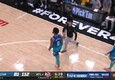 Basket: Nba, giocatore degli Hornets lancia paradenti su tifosa © ANSA