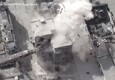 Ucraina, il bombardamento dello stabilimento Azovstal ripreso dall'alto © ANSA