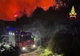 Incendio boschivo in Versilia, l'intervento dei Vigili del fuoco © ANSA