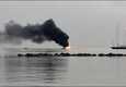 Alghero, yacht in fiamme davanti al lido © ANSA