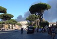Roma, Colosseo avvolto da nube nera di fumo  © Ansa