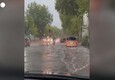 Piogge e strade allagate a Parigi, chiuse le fermate della metro (ANSA)
