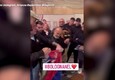 Mihajlovic a Bologna, i tifosi gli regalano una bandiera della Serbia (ANSA)