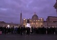 Ratzinger, in fila a San Pietro sin dall'alba per rendergli omaggio © ANSA
