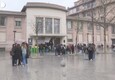 Parigi, riforma pensioni: studenti barricano ingresso di un liceo (ANSA)