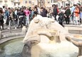 Blitz di Ultima Generazione a Roma, Gualtieri in piazza di Spagna © ANSA