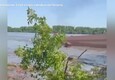 Attacco a diga a Nova Kakhovka: case trascinate dall'acqua (ANSA)