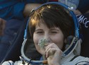 L'astronauta Samantha Cristoforetti, subito dopo l'atterraggio (fonte: ESA–S. Corvaja, 2015) (ANSA)
