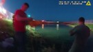 Usa, ubriaca al volante finisce in un lago: salvata dalla polizia (ANSA)