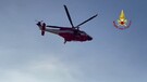 Cade da un costone sul mare, salvato dai Vigili del fuoco in elicottero(ANSA)