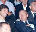 2 settembre 1997, il calciatore brasiliano Leonardo (S), in tribuna a S. Siro con il presidente del Milan Silvio Berlusconi assiste alla partita  di Coppa Italia. A destra, il sen. Dell'utri. Leonardo sarà anche allenatore del Milan © ANSA
