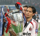 Inzaghi solleva la Champions League vinta ad Atene il 23 maggio 2007 © ANSA