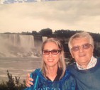 I FESTA DEL PAPA': Mariaines de Carli con pap alle cascate del Niagara © ANSA