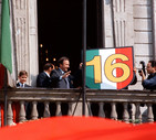 28 maggio 1999 - L'Allenatore del Milan Alberto  Zaccheroni si affaccia dal balcone di Palazzo Marino per festeggiare insieme con i tifosi © ANSA 