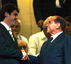 Ricardo Kaka' e SIlvio Berlusconi allo stadio Meazza di Milano in una immagine del 17 agosto 2003 © ANSA