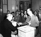 Il voto del 2 giugno - Il voto di Re Umberto II di Savoia per il referendum costituzionale © ANSA