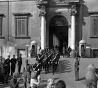 La proclamazione del voto - I Carabinieri lasciano il Quirinale dopo la partenza di Re Umberto II © ANSA
