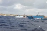 Lampedusa, pescatori depongono fiori