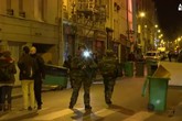 Parigi, l'esercito presidia le strade