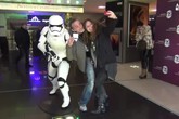 Star Wars VII, finita l'attesa code e selfie al cinema