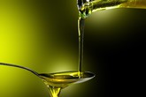 Olio extravergine di oliva (ANSA)