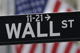 Un cartello indica Wall Street (ANSA)