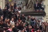 Bruxelles, giovani riuniti al memoriale per le vittime