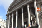 Bruxelles, alla Bourse l'orchestra suona per le vittime