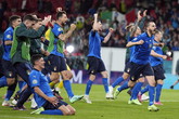 La nazionale italiana esulta dopo la vittoria con la Spagna (ANSA)