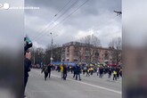 Ucraina, residenti di Kherson in piazza contro l'occupazione russa