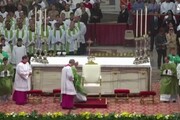 Il papa apre il sinodo sulla famiglia