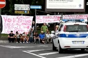 Parcheggiatori abusivi in catene a Napoli