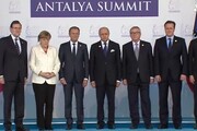 G20: minuto silenzio in contemporanea Parigi