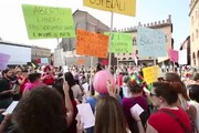 Bologna blindata, manifestazioni contro e pro aborto