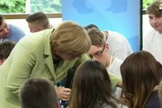 Asilo per studentessa che Merkel ha fatto piangere