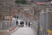Pompei: si distacca parte di una colonna