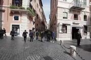 Esplosione nel seminterrato di un bar nel centro di Roma