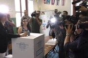 Torino, Appendino vota al seggio in via Adua