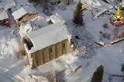 Drone sorvola sulle macerie di Amatrice sommersa dalla neve